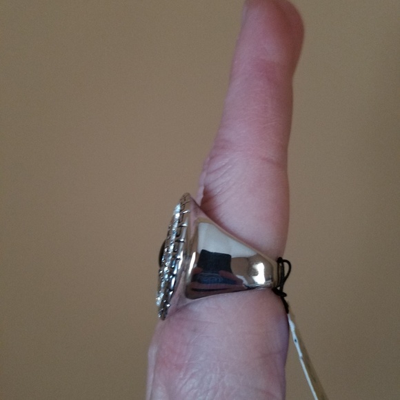 Ring - Picture 5 of 5